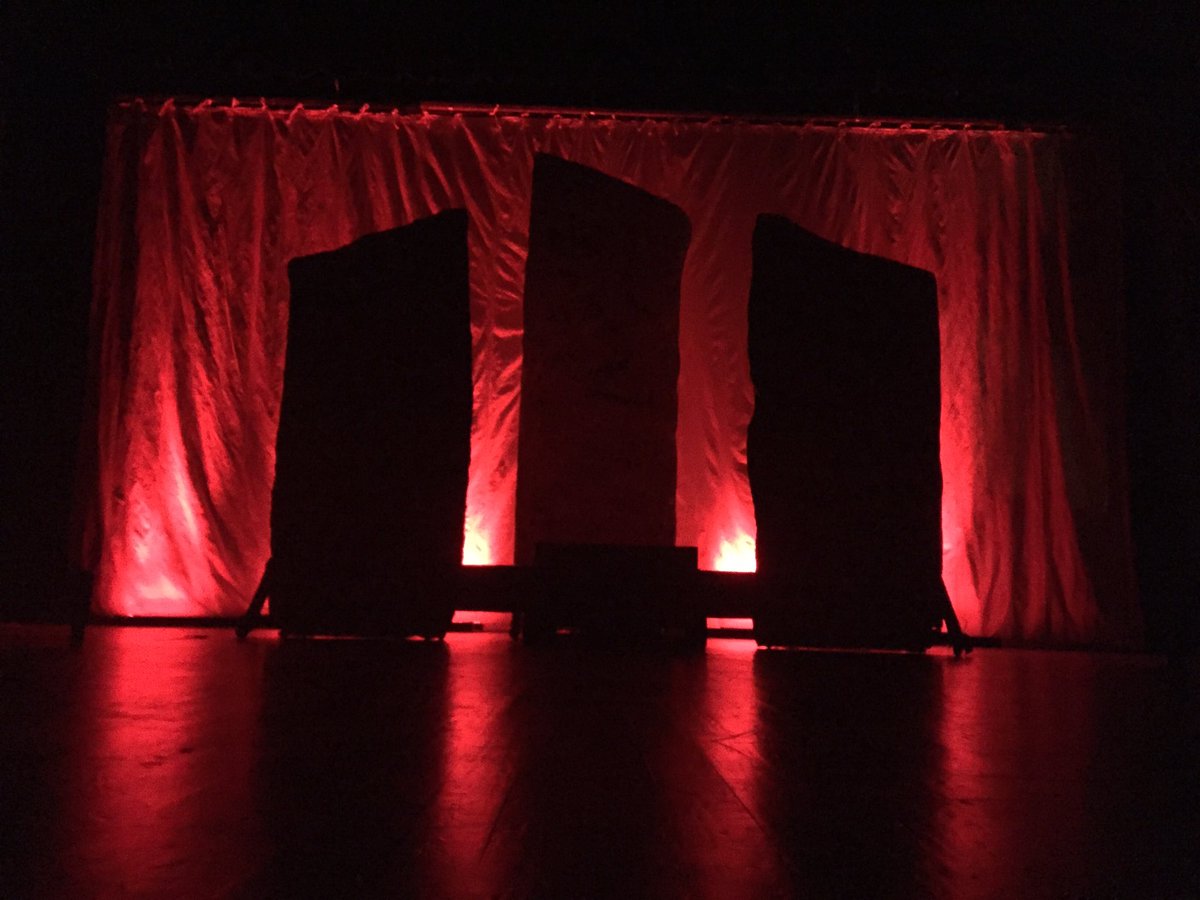 LHSOffBroadway's tweet photo. a performance that will truly SLAY you. ha. get it? see Macbeth Jan. 19-21, 7:00 each night, tickets $8 https://t.co/COaCjRQbp0