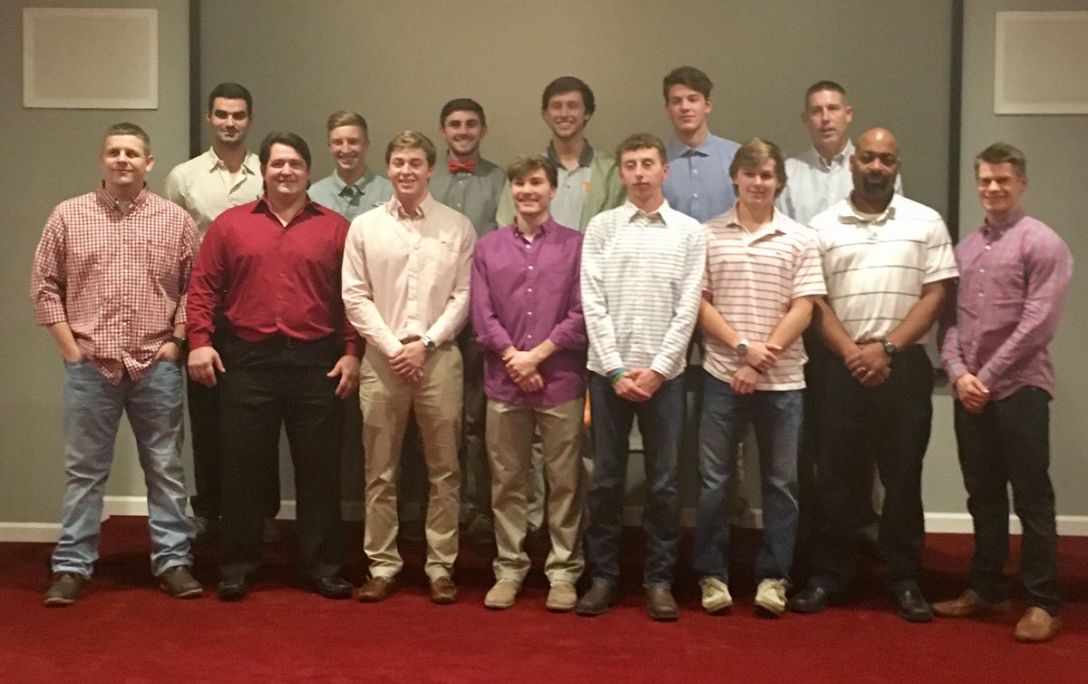 beardenbasebal1's tweet photo. 2017 seniors and coaching staff⚾️️⚾️️⚾️️ #beardenbaseball https://t.co/1LBSA770Le