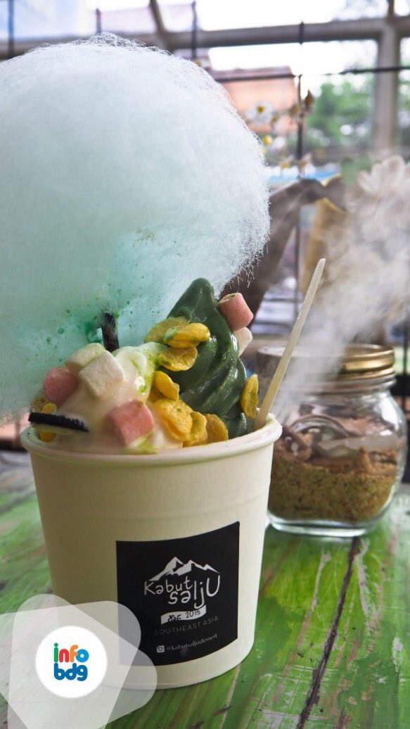 Kesegaran yg hakiki~ Ice Cream Dessert di Kabut Salju Dessert bit.ly/1TBRalp #infoBDGkuliner