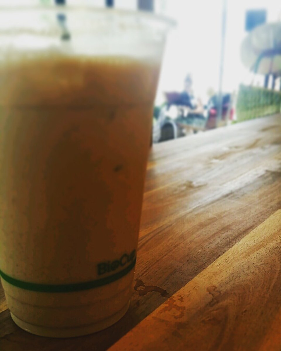 shelli_bee2k15's tweet photo. Addicted to cute cafes and Chai Lattes 😍 https://t.co/z5DrQUlsBh