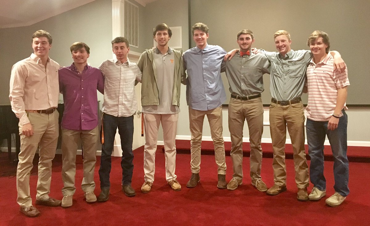 beardenbasebal1's tweet photo. Class of 2017⚾️️⚾️️⚾️️ #beardenbaseball https://t.co/UE0YB6vHtO