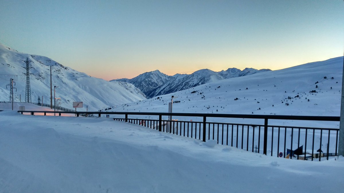 miquel_marin's tweet photo. Avui veiem el cel al @pasdelacasa a -13°,❄❄ #nevda @ComuEncamp @AndorraLovers @TomasMolinaB @espaiterra https://t.co/ccKUPdXgg2