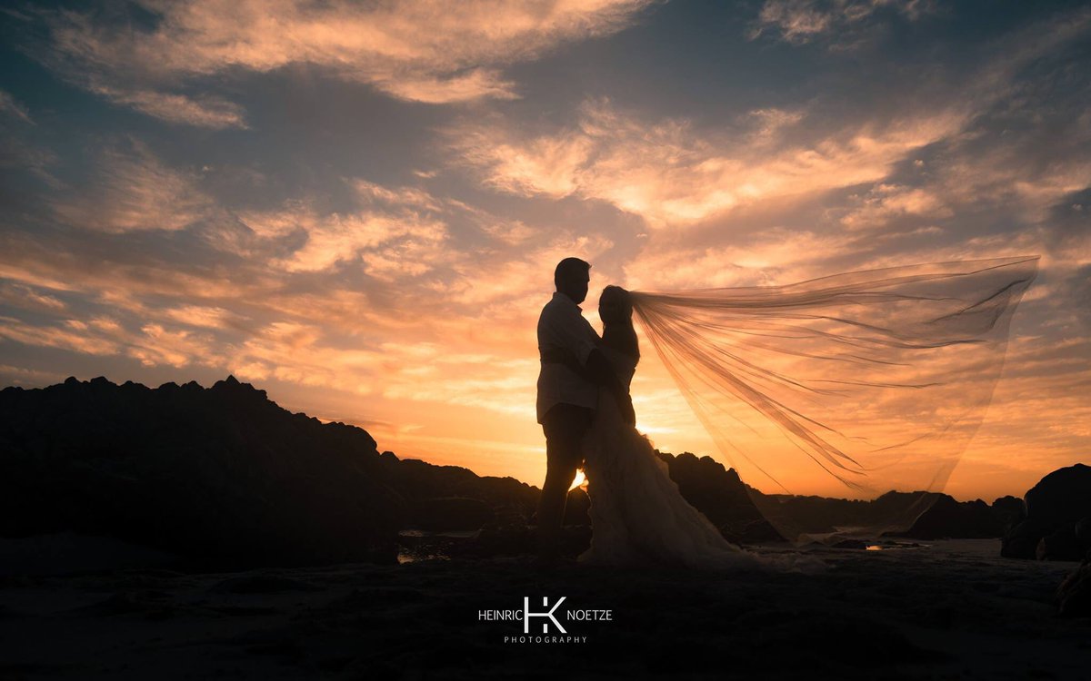 Instacptguy's tweet photo. Moments on the beach from a recent wedding I captured.
#NikonD750
#LexarProfessional
#HeinrichKnoetzePhotography https://t.co/o09yER4tST