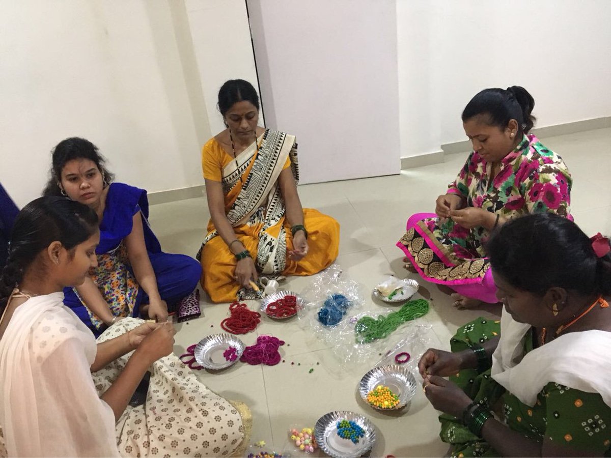 ANIMEDHTrust's tweet photo. ACT &amp; Smile Multiplier's  Bead Jewellery Workshop in progress! Teaching needy women livelihood earning skills! https://t.co/teLk4UXvuZ