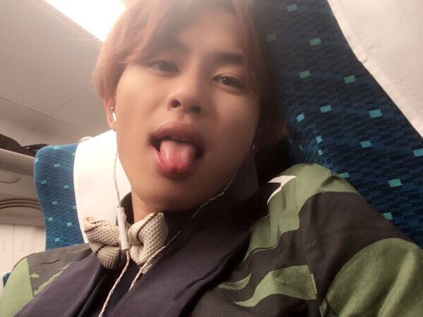 ____T___K__'s tweet photo. 最近忙しすぎて 体調崩しました . 藁

だからまた来れなくなります　ごめんね
またね ~ https://t.co/KZff2Dy7xe