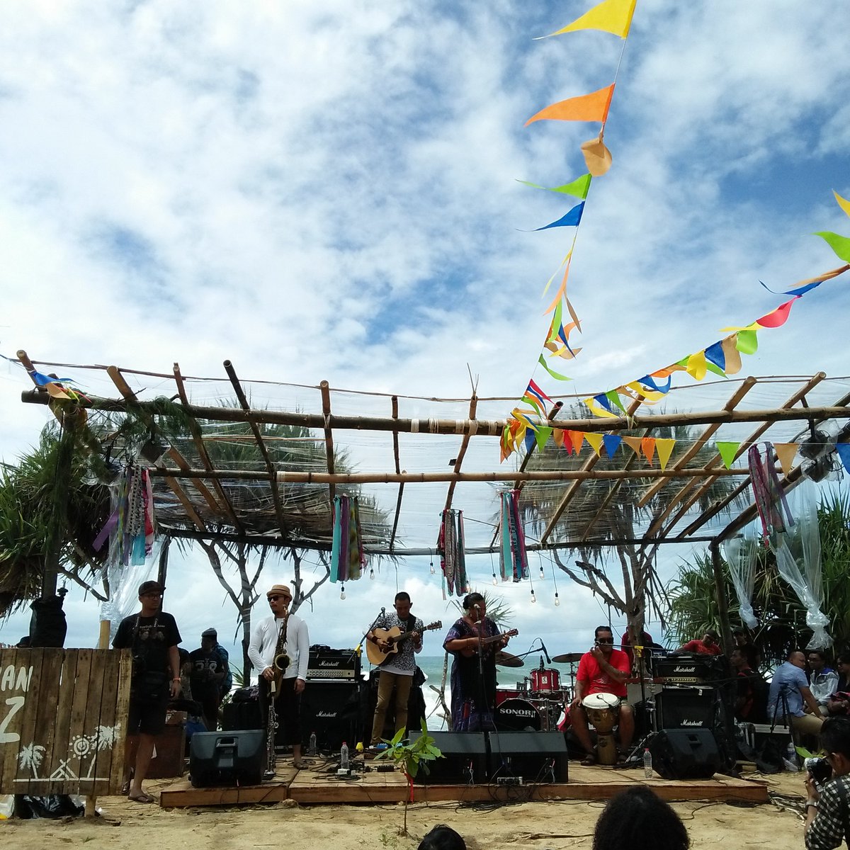 Watu Kodok yang mulai berawan tambah syahdu ditemani penampilan <a href="/bnthb/">bonita&thehusBAND</a>