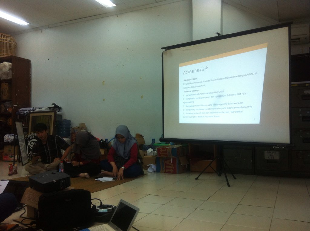 BEMFIBUI's tweet photo. Halo, FIB! Hari kedua UKK dimulai dgn pemaparan GD calon BPH Departemen Adkesma.
#TimTransisi #BEMFIBUI https://t.co/QayZP5L0x4