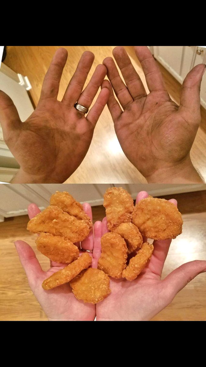 Смешной наггетс. Курица и наггетс мем. Chicken nugget персонажи. Наггетсы мем. Chicken nugget собака.