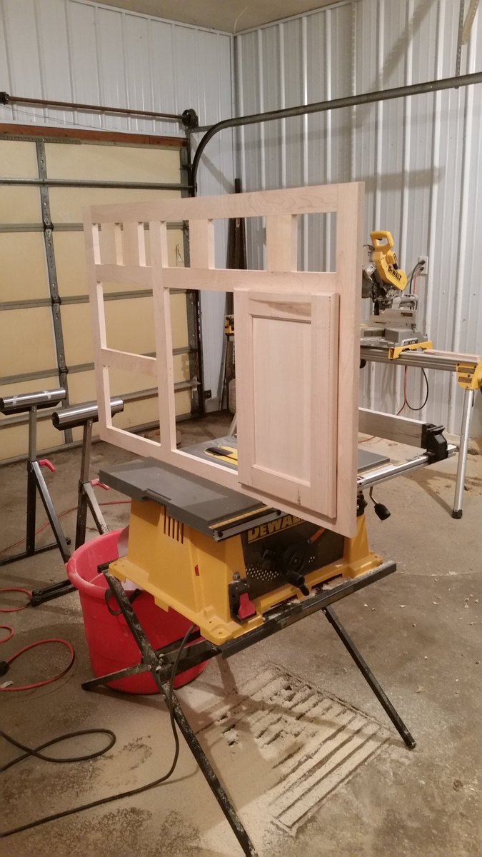 JustinFBurkle's tweet photo. Found out tonight, that the slot in my table saw makes for the perfect face frame holder for mounting doors! @DEWALTtough @KregToolCompany https://t.co/UjYZFovq3r