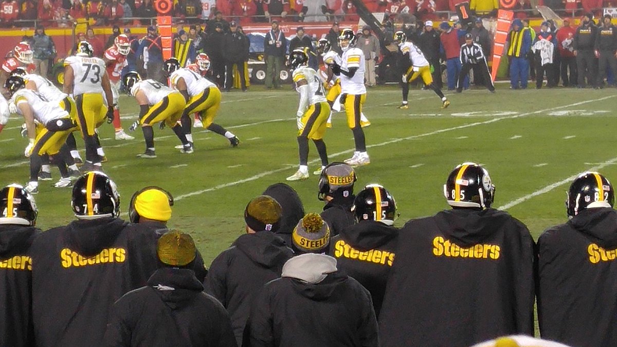 TiaAFields's tweet photo. Loved being at this game and seeing the W!! @steelers rocked that house! @AntonioBrown @WizardOfBoz09 @L_Bell26 killed it! #HereWeGo https://t.co/CghxxmXbc5