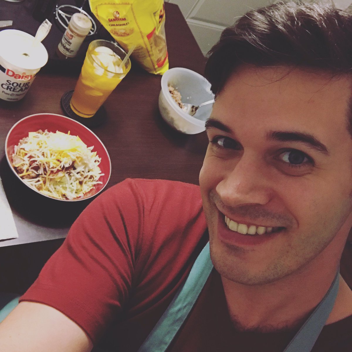 CalebGraham's tweet photo. Taco Salad Tuesday 🌮 🥗 #januaryeighteen #selfie365 #living #tacosalad #tacotuesday #selfie #calebshenanigans #2017 #tacorita #calebskitchen https://t.co/ogbxIPTdXP
