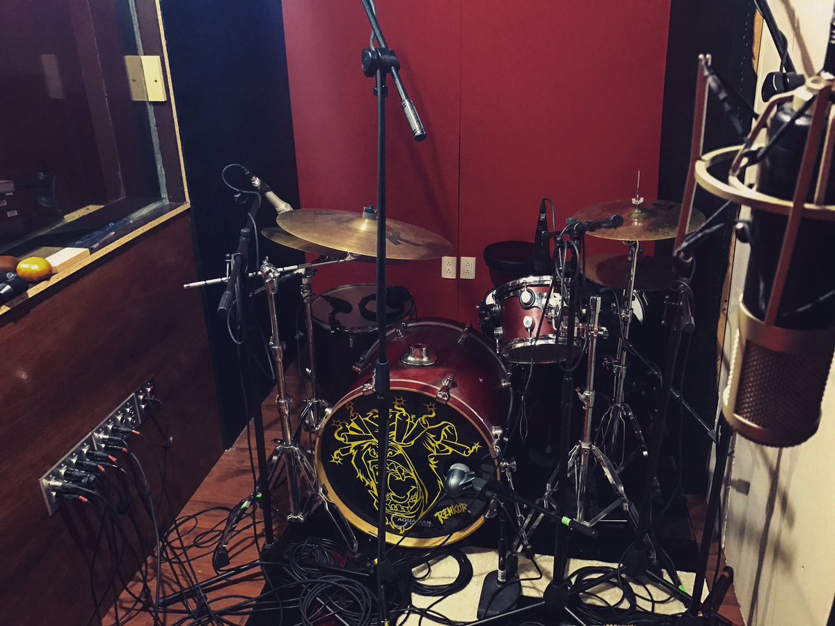 amedinav's tweet photo. Primera sesión de baterías en el nuevo #trackingroom! 🙏👊😬🔥 https://t.co/P82roRqQVl