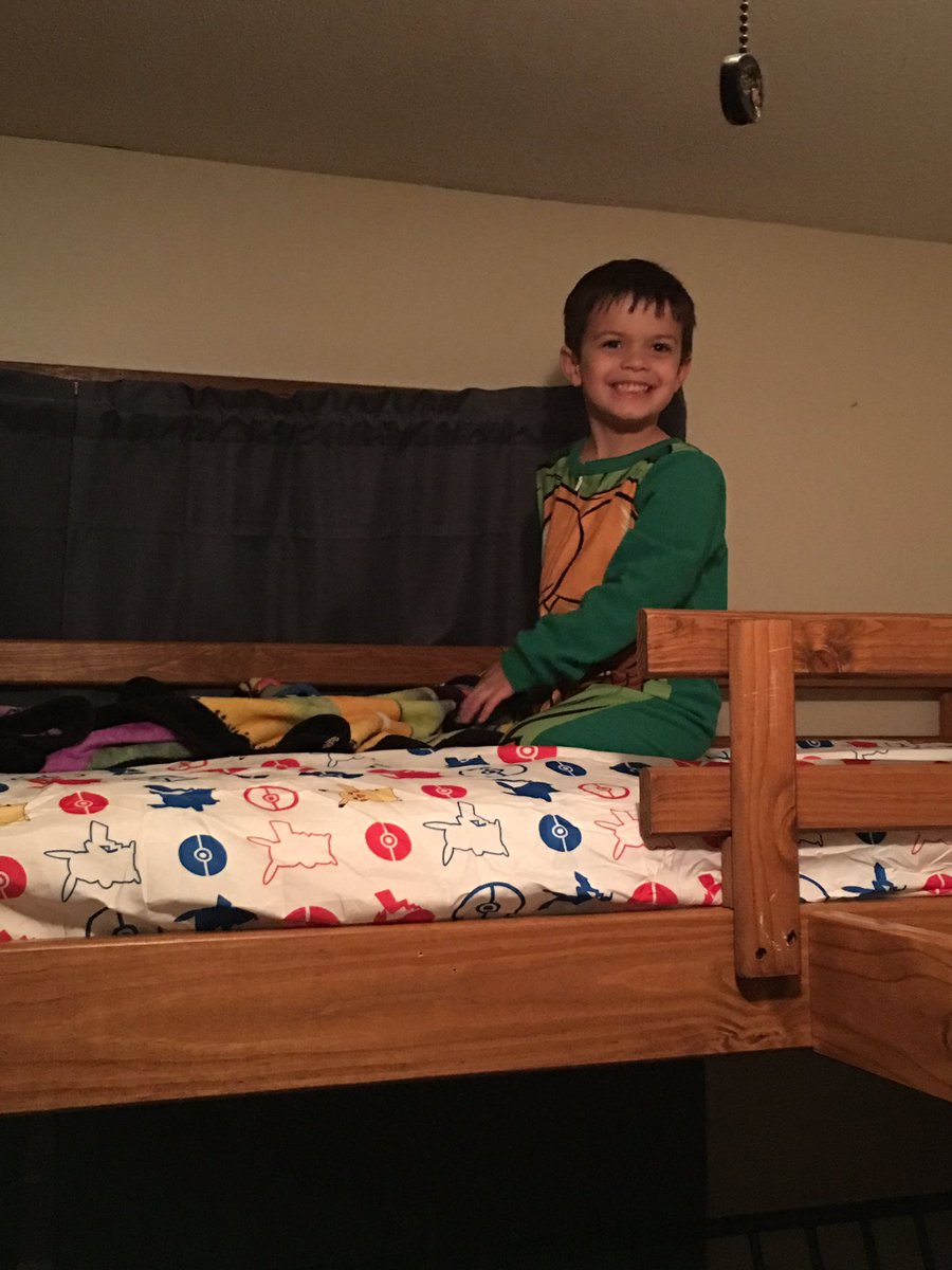 Cinderelly86's tweet photo. My baby is not a baby anymore. #bunkbed #proudmama https://t.co/obtzMvA0s4