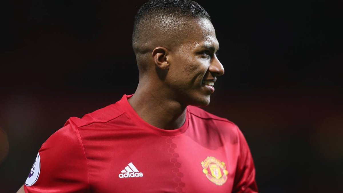 phamnghia_0411's tweet photo. [Chính thức]
Antonio Valencia đã được Manchester United gia hạn hợp đồng đến tháng 6 năm 2018. 
https://t.co/mrIFwj9c5l https://t.co/3U8kWaNzwk