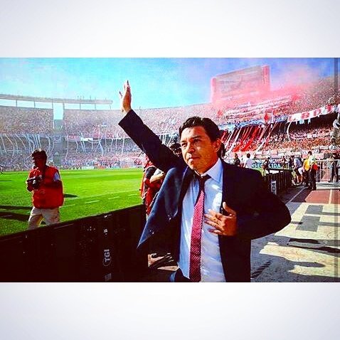 SubComDelHincha's tweet photo. El pueblo Millonario a tus pies.  Gracias nos queda chico.. Sos enorme Gallardo.  #FelizCumpleMuneco https://t.co/Hzr0CdDSno