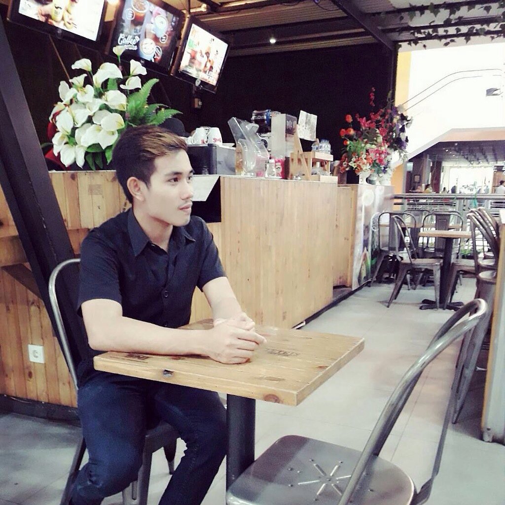 FandyAnsyach's tweet photo. Work. This is my job as Barista. 😘😘 #Calais #Calaistea #sanctuaria #food #Baverages #last #Latepost #GoodMorning https://t.co/CU8bmslSqm