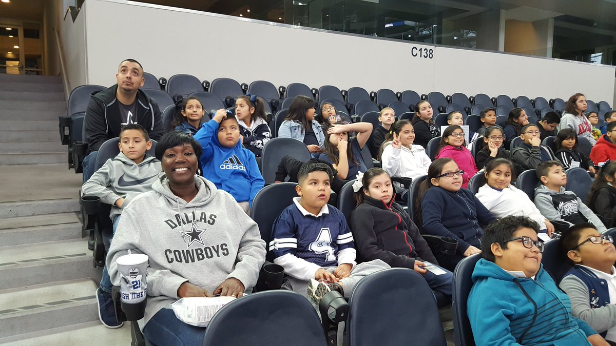 alerubio061011's tweet photo. Thank you @USNFT for a great experience! The students loved it! Reading rocks! #arincentive https://t.co/b9HvSRuWGn