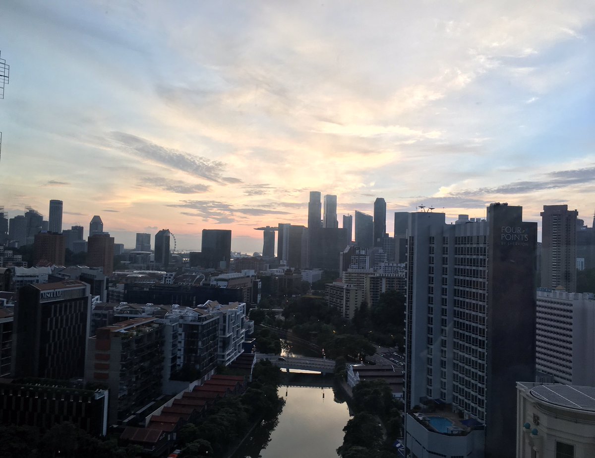 TimoKoponen1's tweet photo. No warm up needed before the morning run when +26 degrees Celsius with 90% humidity...at 6am #sleeplessinsingapore https://t.co/B5ngqo9kg9