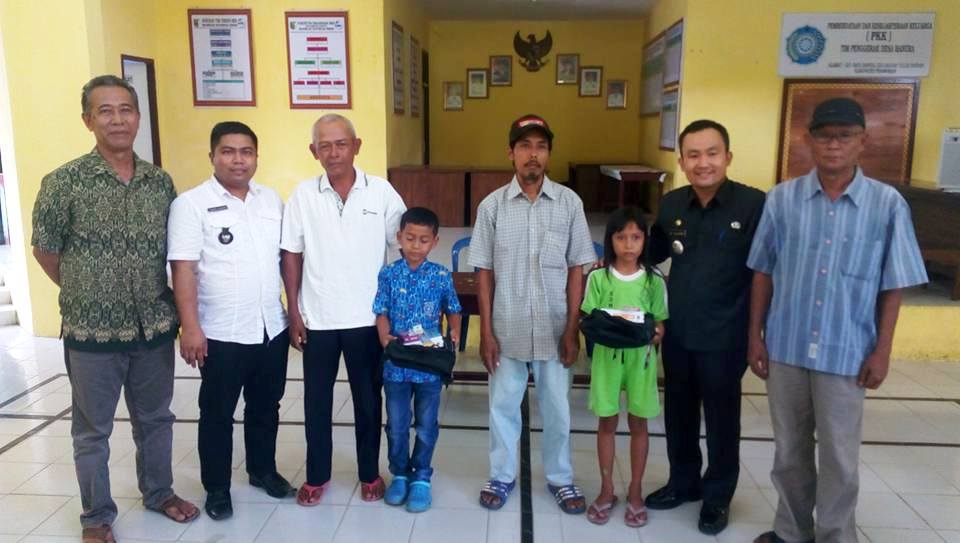 Siswa Keluarga Kurang Mampu Mendapat Bantuan Alat Tulis hanura.desa.id/siswa-keluarga…