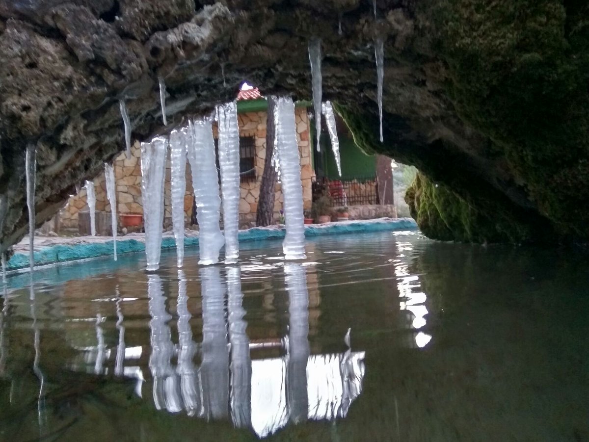 AEMET_CLaMancha's tweet photo. Javier nos envía estas fotos desde #Riopar en la sierra de #Albacete donde hay -11° #oladefrio https://t.co/qdI5SrqrGz