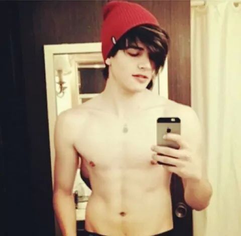 Coders_Boys's tweet photo. Por quién votan?

🔁 Bryan

❤️ Freddy https://t.co/ATkFlAKtJ1