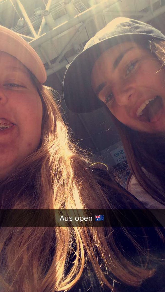 destiny53898's tweet photo. #AOSELFIE #KIATENNIS #HA good as day 🇦🇺🇦🇺 https://t.co/JRQh24CTbo