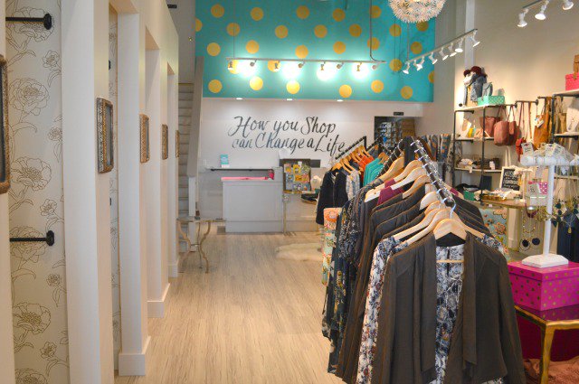 Mapleleopard's tweet photo. Check out this new hot spot for #shopping in #westsound https://t.co/uZNet3ltC1 #fashion #fblogger #silverale @KitsapSun @SeattleRefined https://t.co/iNagxamVxH