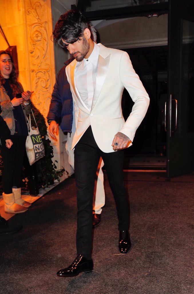iHarryween's tweet photo. ZAYN WHAT https://t.co/zxyR9UzpEM