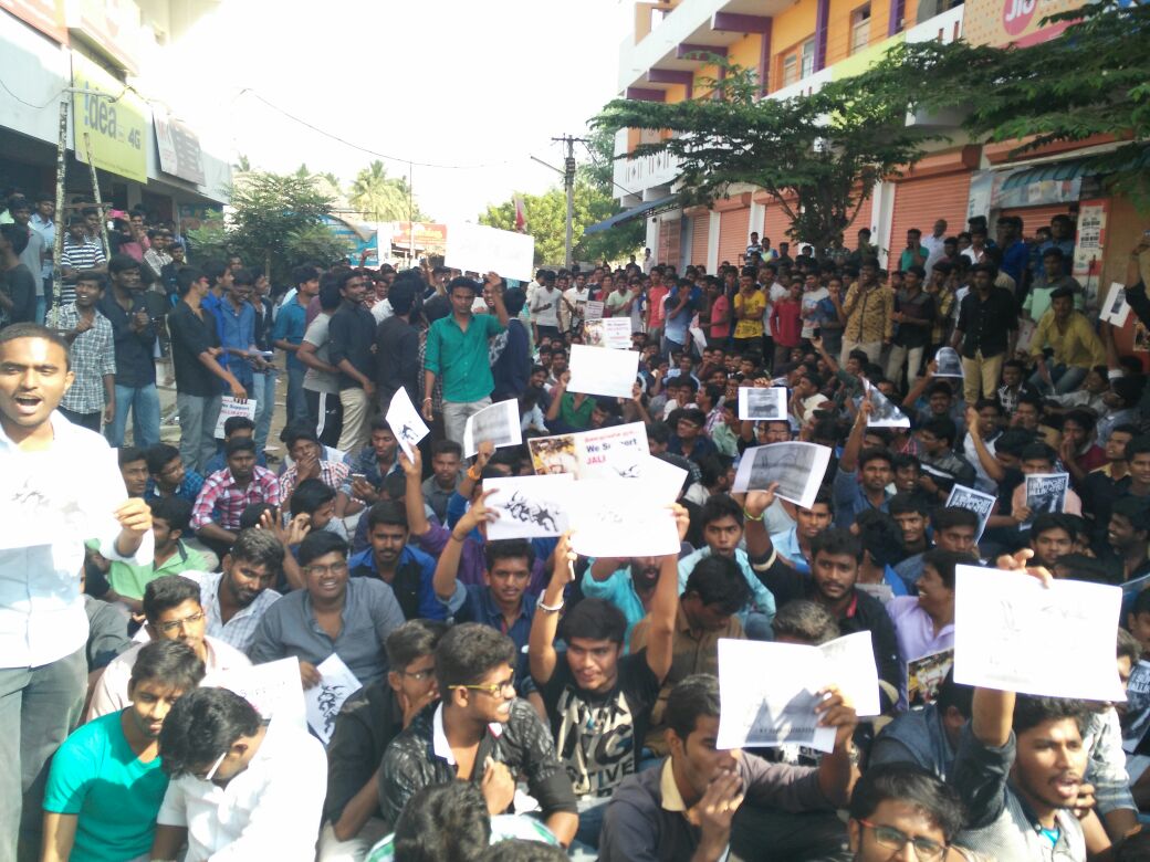 ManirajK8's tweet photo. Protest @ ksr institution https://t.co/urwtDKLDEy