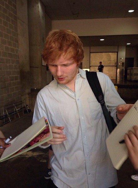 Ed Sheeran
💫rt si te parece lindo fav si no💫