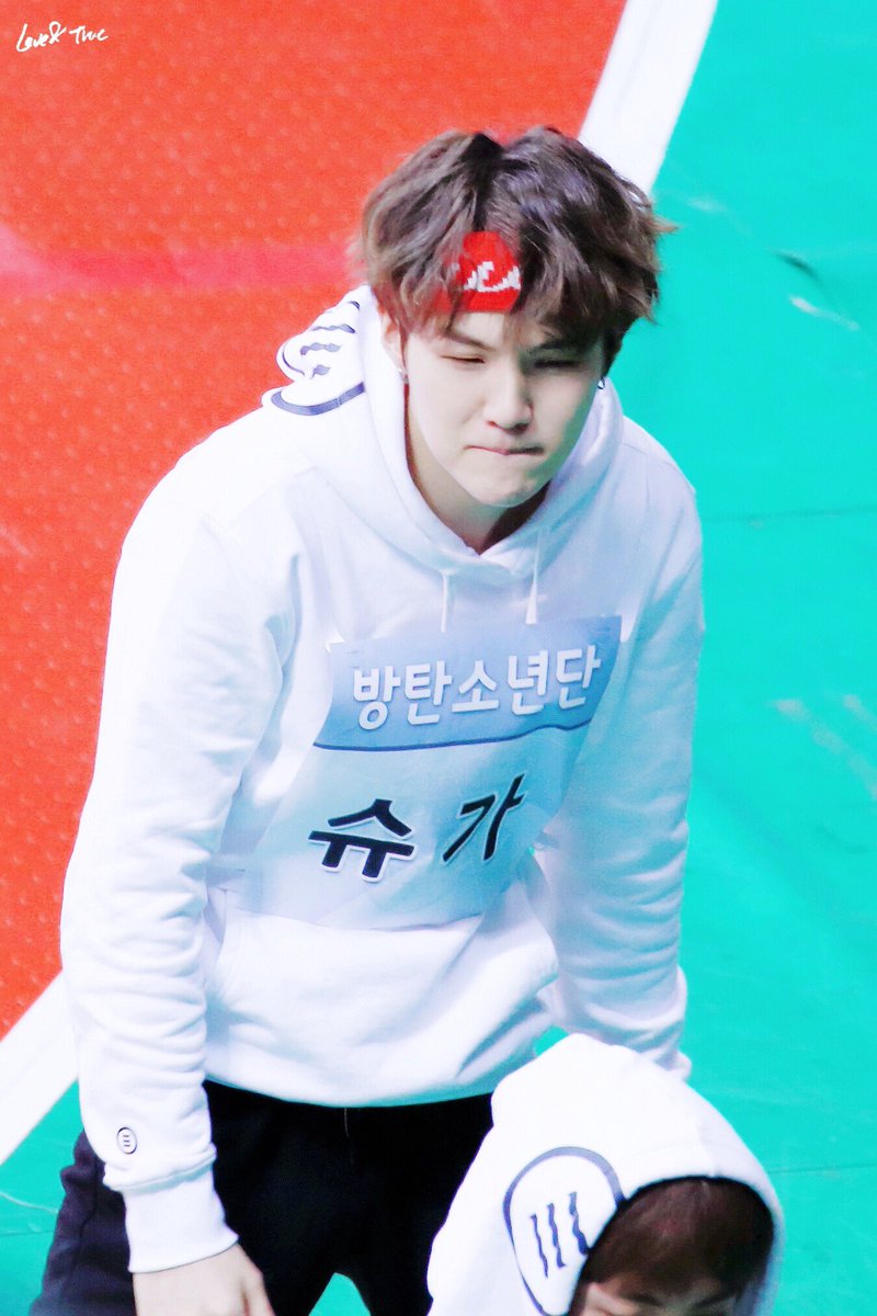 SUGA_th's tweet photo. [HQ] 170116 SUGA - ISAC 2017 (cr.loveandtrue_) https://t.co/UQWv3VWIee