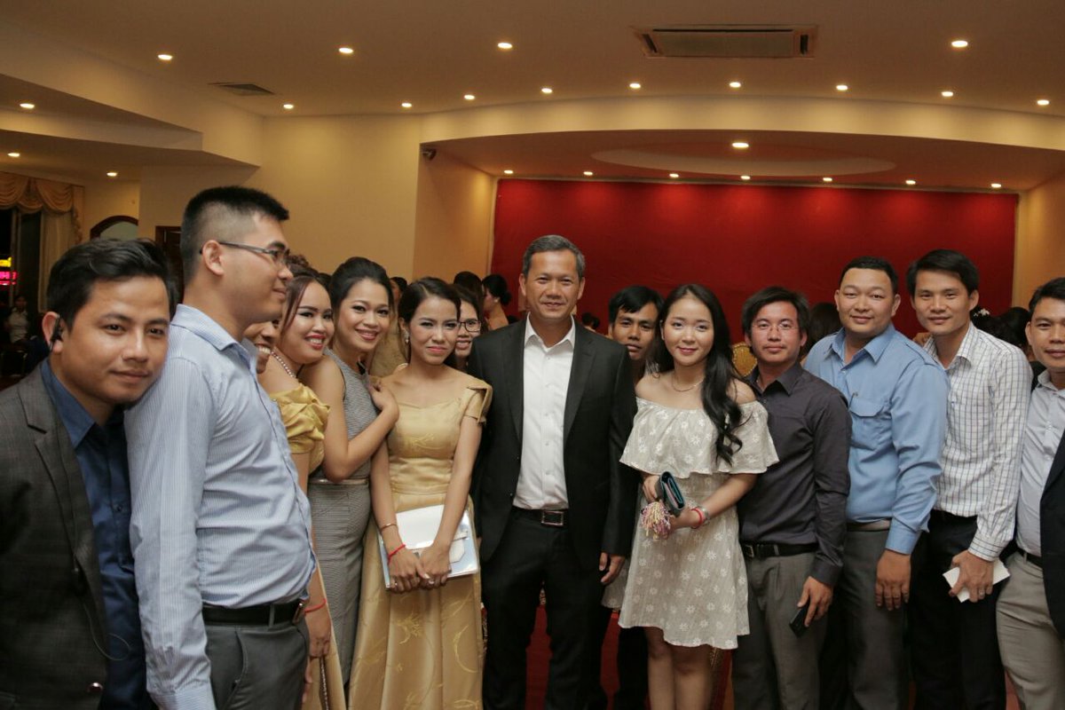 chhay_philya's tweet photo. wedding season !! https://t.co/AKkiPteVoB