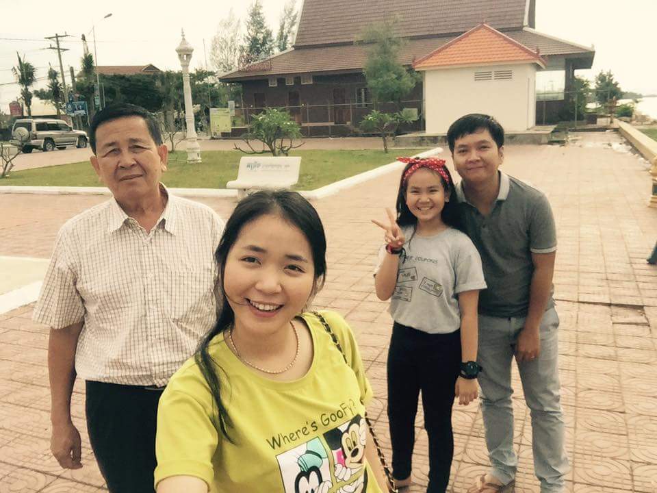 chhay_philya's tweet photo. holiday !!! 
with my sweet family ...! 
love you all !! https://t.co/BlhuryGSxj