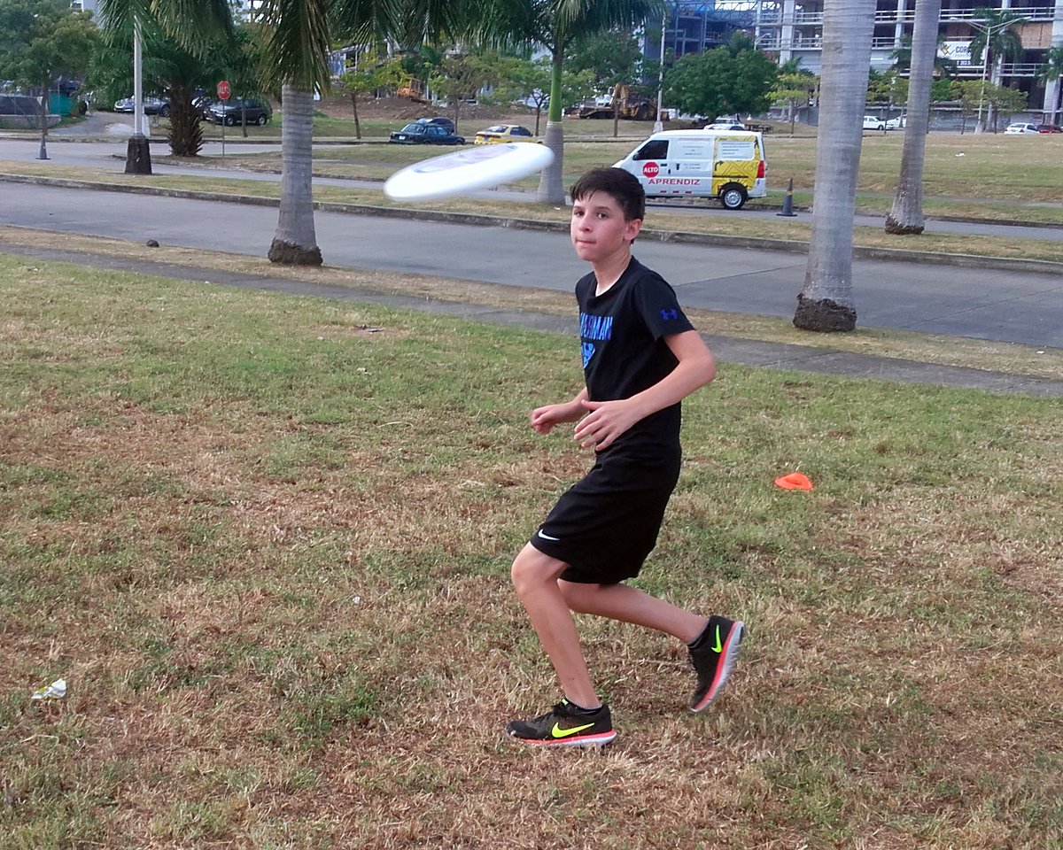 fpanamaultimate's tweet photo. Iniciamos esta semana con clases de Ultimate en Town Center Costa del Este #EspiritudeJuego #panamaultimate #fpanamaultimate #ultimate1 https://t.co/yVPgwtQtEt