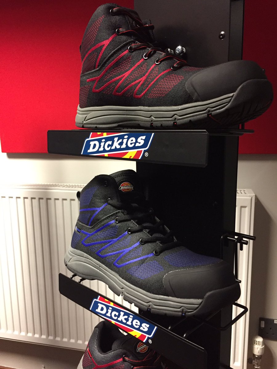#workwearwednesday #dickies #workwear <a href="/georgetufts/">Tony Valentine</a> @KentBlaxill @serialtrainer7 <a href="/DickiesEurope/">Dickies Europe</a> @Stuart_WDE @Andy_WDE <a href="/Jack_Wde/">Jack McIvor</a> <a href="/Becky_WDE/">Becky Watt</a>