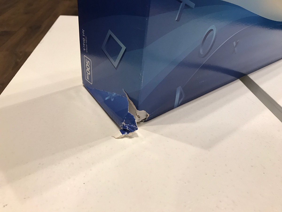 mastercodekw's tweet photo. قبل يومين جددت اشتراك ڤيڤا وعطوني بلاي ستيشن بكرتون لونه شوي رايح ومشقق ومزلق بكل مكان أشكره مستعمل !!
#مقاطعه_شركه_فيفا_الكويتيه https://t.co/yw9uQcpi9M