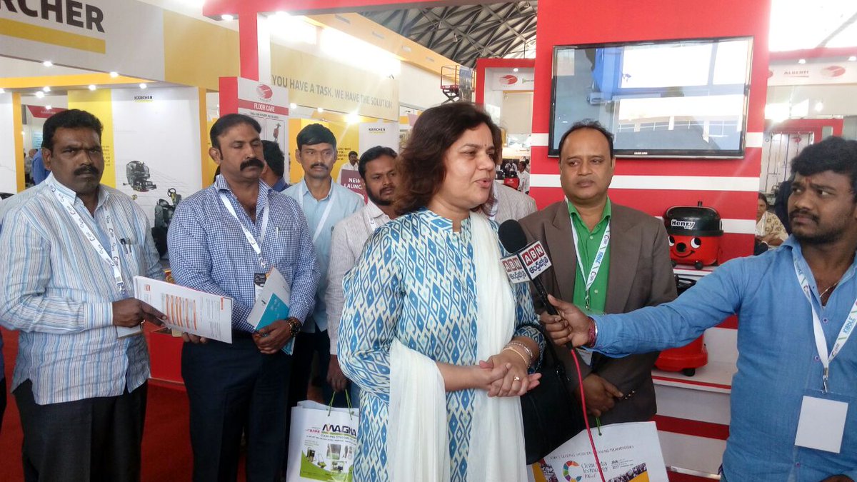 Trafficinfratec's tweet photo. Live from #Hyderabad inauguration of #CleanIndiaTechnologyWeek . Stay tuned. #GoClean #CleanIndia https://t.co/bgxZ0bGJ9f