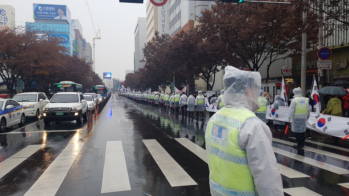 어쩌다 나라의 시스템이 이렇게
허무하게 무너지고 무법천지가
되었나.
썪은 국회 해산해라!!!
썪은 언론 폐지해라!!!
좌파검찰 좌파특검 해산해라!!!