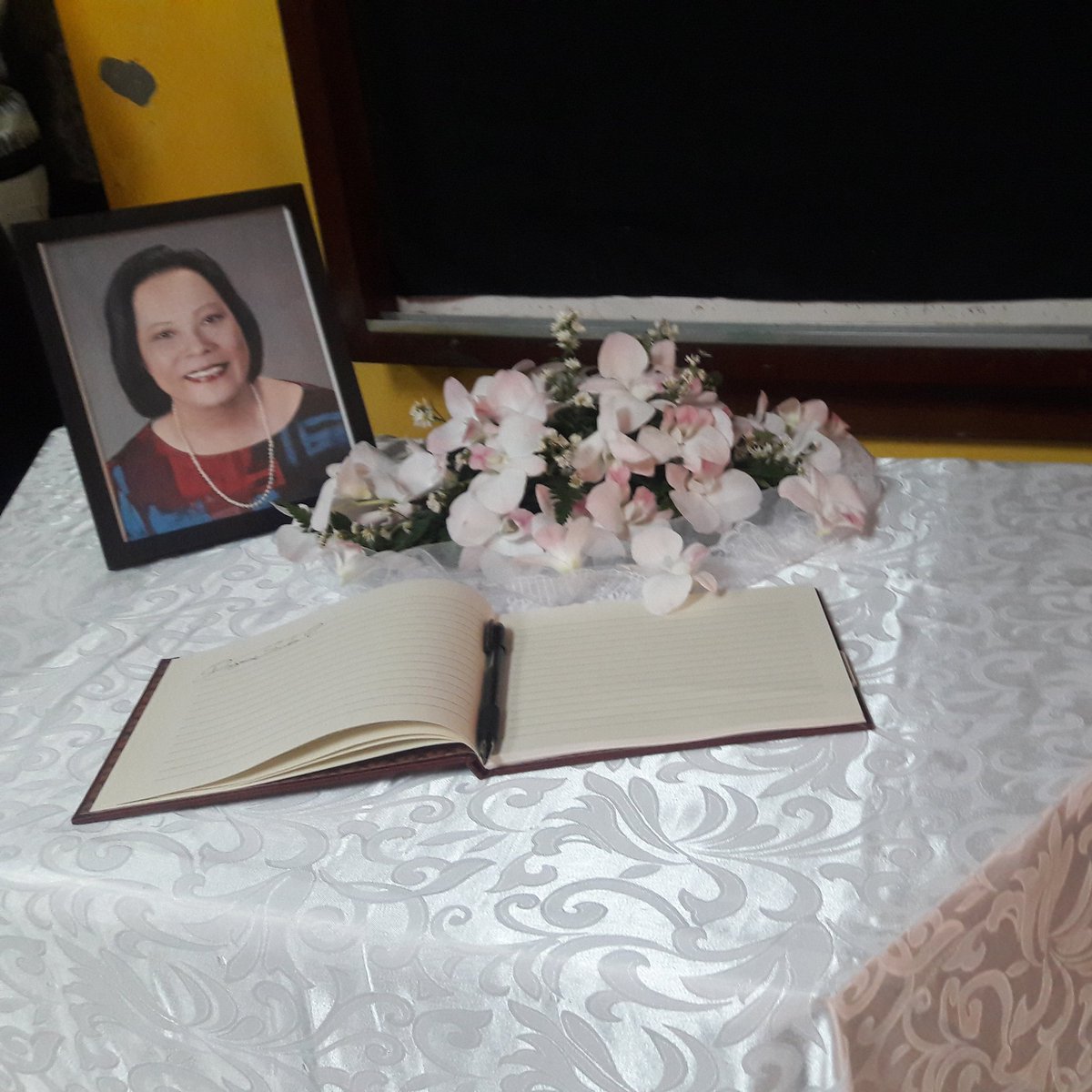 HumanidadadesUP's tweet photo. Actos Póstumoas de Recordación y Firma del Libro de Condolencia de  Nuestra Ex Decana  Carmen Guadalupe  Cordoba. https://t.co/UPnGWROjWH
