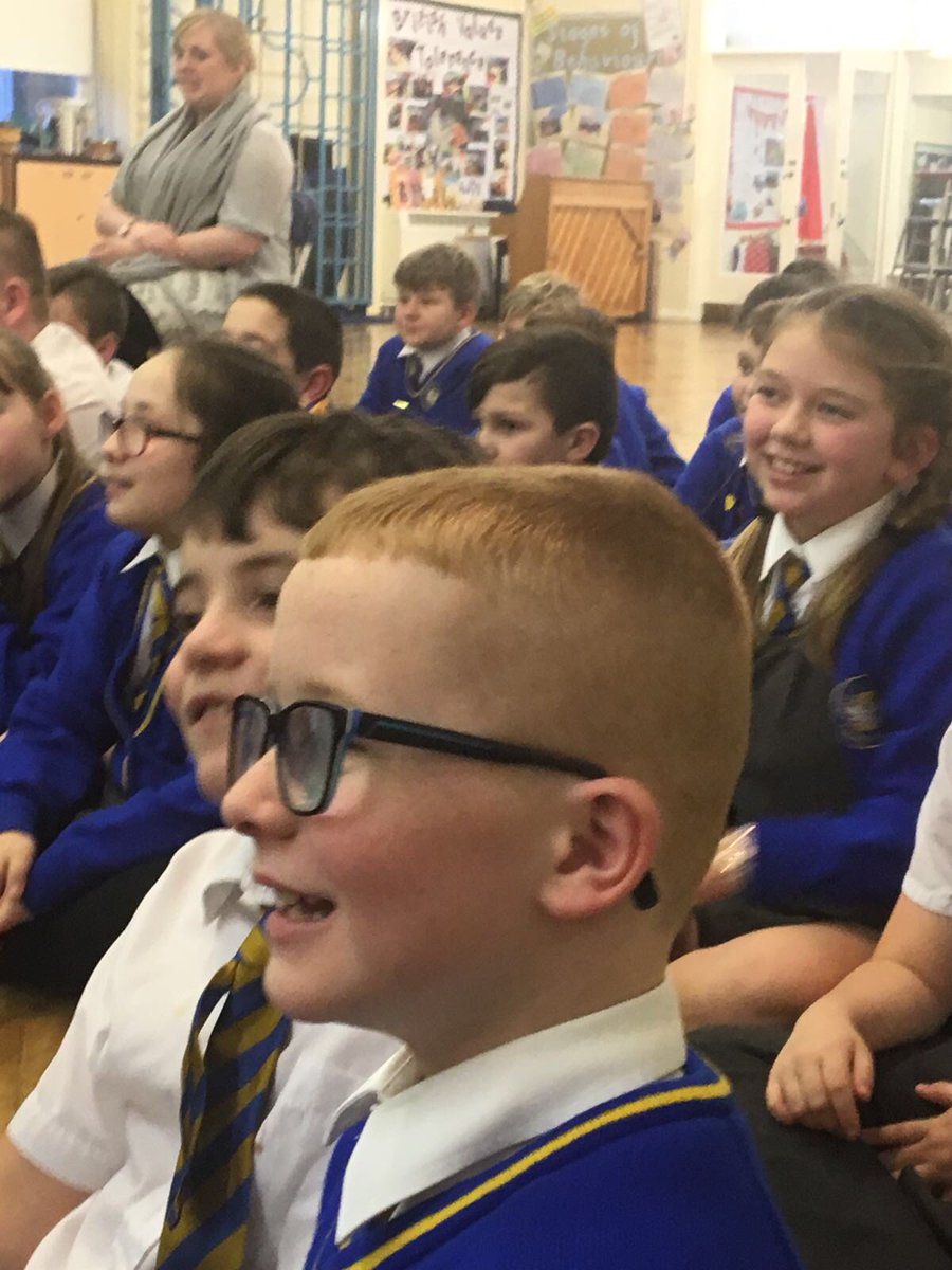HolySpiritWA9's tweet photo. Magic4children Give me 5 whole school treat with Freddie Fantastic the magician 🎩we had a wonderful afternoon 😀 https://t.co/0eotr51ai8