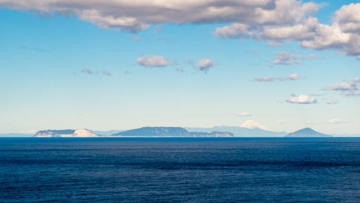 Makoto Okiyama 17 01 17 富士山 38k 三宅島 富士山 伊豆半島 新島 利島 昨日は久々に凪て良い天気 八丈島からも246km離れた富士山が見えたそうですが 三宅島からも伊豆半島もクッキリと156km先の富士山も綺麗に見えていました Sx50sh 24 10mm