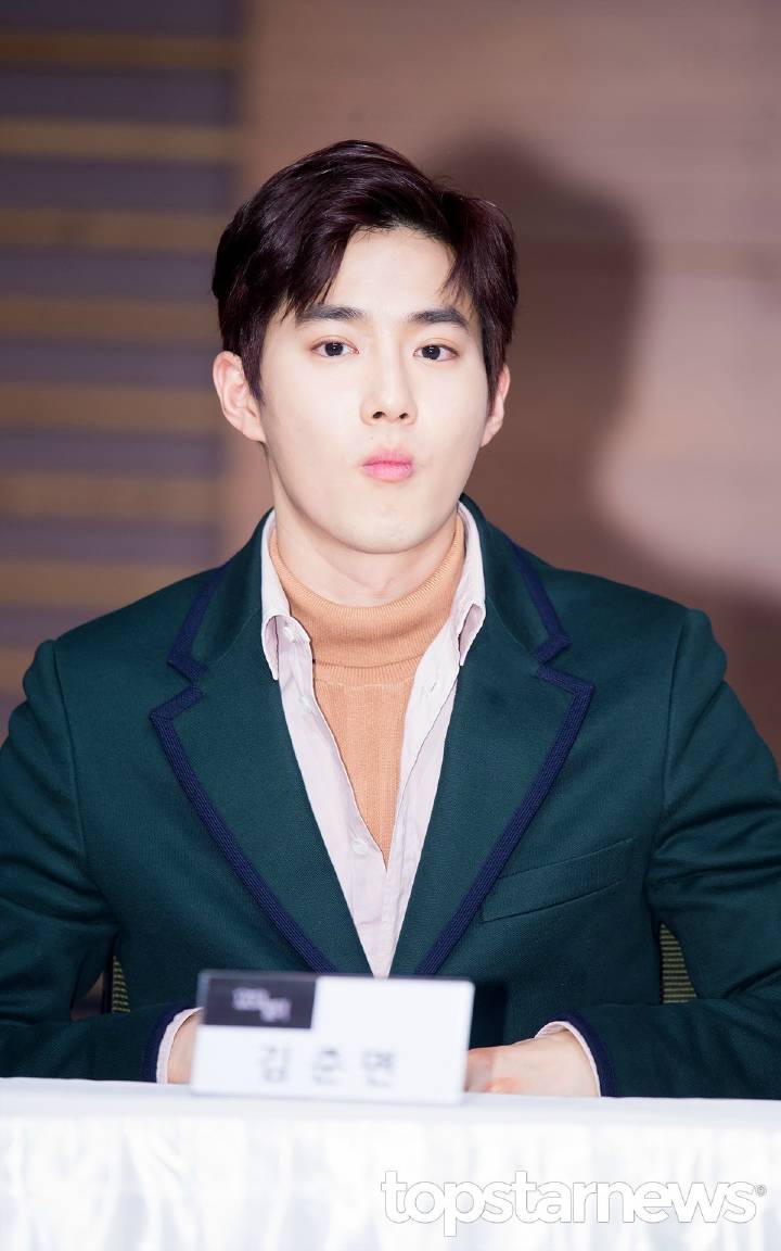 kissyeollips's tweet photo. "Milky skin, fruit juice beauty, golden proportions, straightforward and moving, both handsome &amp; sweet, star of the universe, Kim Junmyeon." https://t.co/ifta2CC5Ri