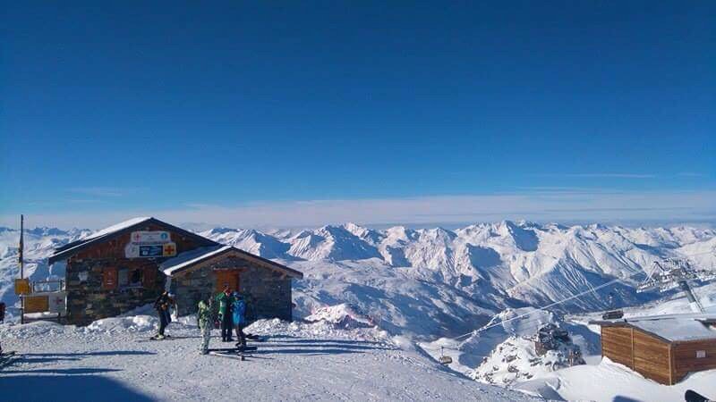 AveryCrest's tweet photo. Col De la Chambre in all its glory! Stunning! #meribel #3vallees #chalet #luxurychalet #luxuryholiday #skiholiday photo cred chef Ann Marie https://t.co/sVVUKylJXK