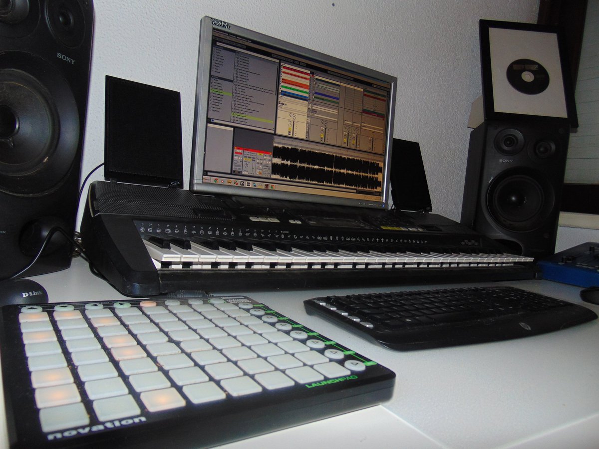 DKid_Remagic's tweet photo. #Remagic #Production #Setup #Homestudio :))) <3 https://t.co/xsg4F1x5U3