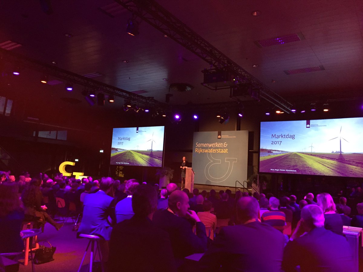 JanDirkFokkema's tweet photo. RWS Marktdag 2017 is afgetrapt! @Rijkswaterstaat @RWSzakelijk @InfraTech #stage #impressive https://t.co/TnhBRFFvBI