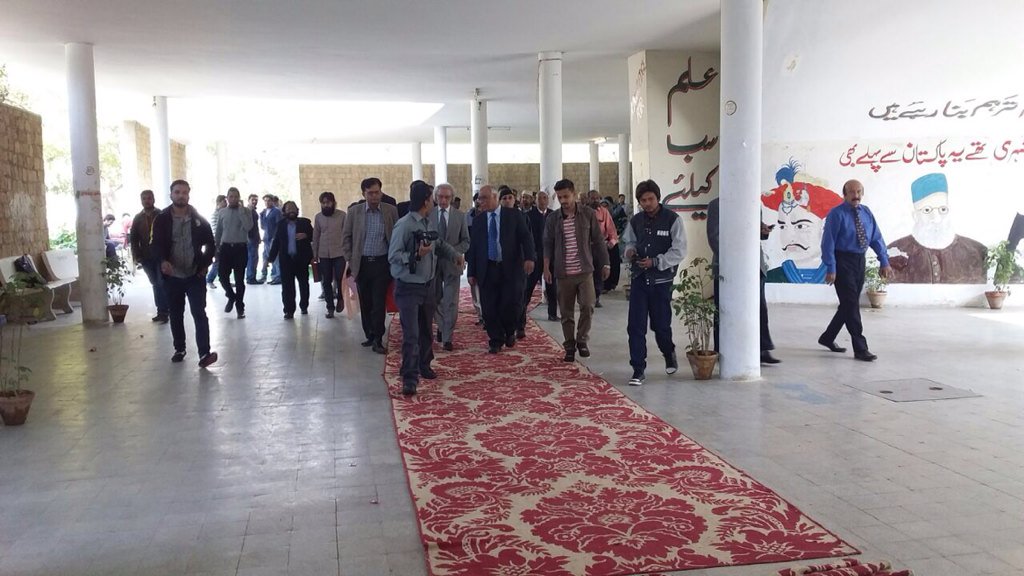 APMSOOfficial's tweet photo. @APMSOUOK Celebrated 57th Foundation day of University of Karachi along with VC and other honourable teachers https://t.co/mmQA12reRQ