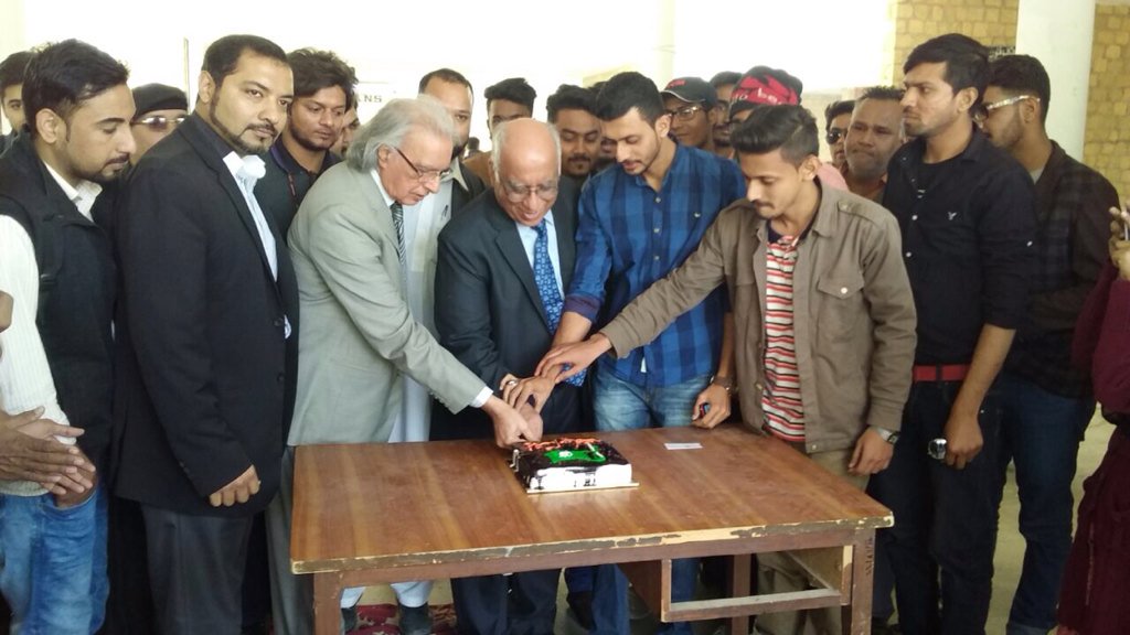 APMSOOfficial's tweet photo. @APMSOUOK Celebrated 57th Foundation day of University of Karachi along with VC and other honourable teachers https://t.co/mmQA12reRQ