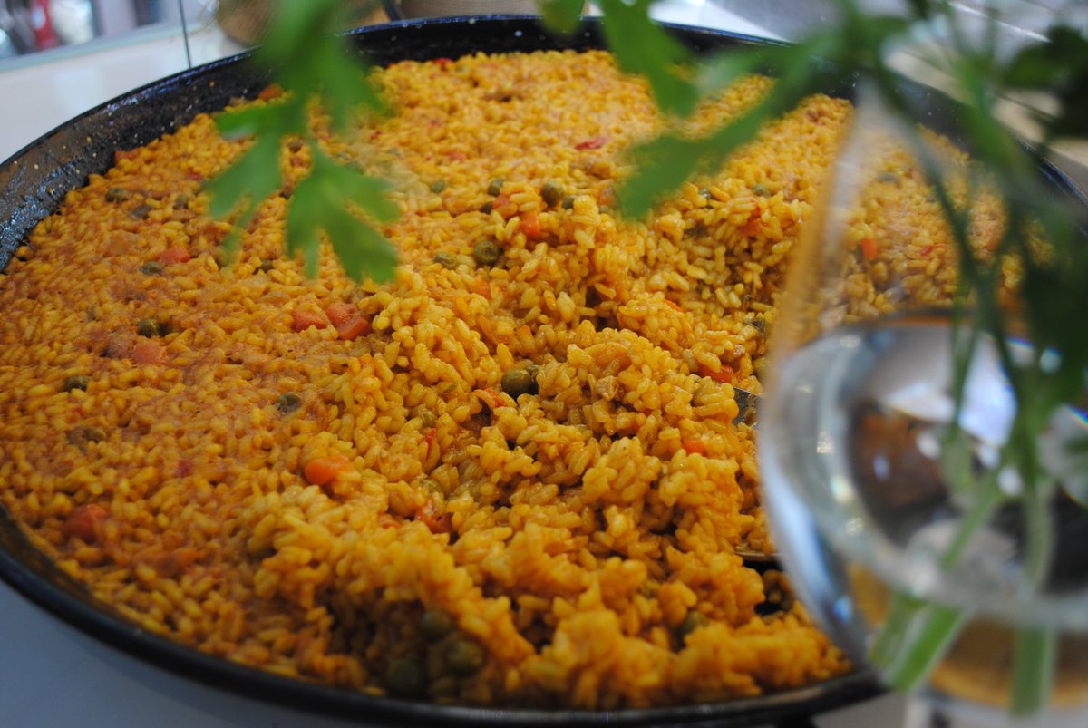 ¿Sabías que puedes bajar de peso comiendo arroz?
¡Descubre más en el sigueinte enlace! #ArrozandCo bit.ly/2jyoUZ5