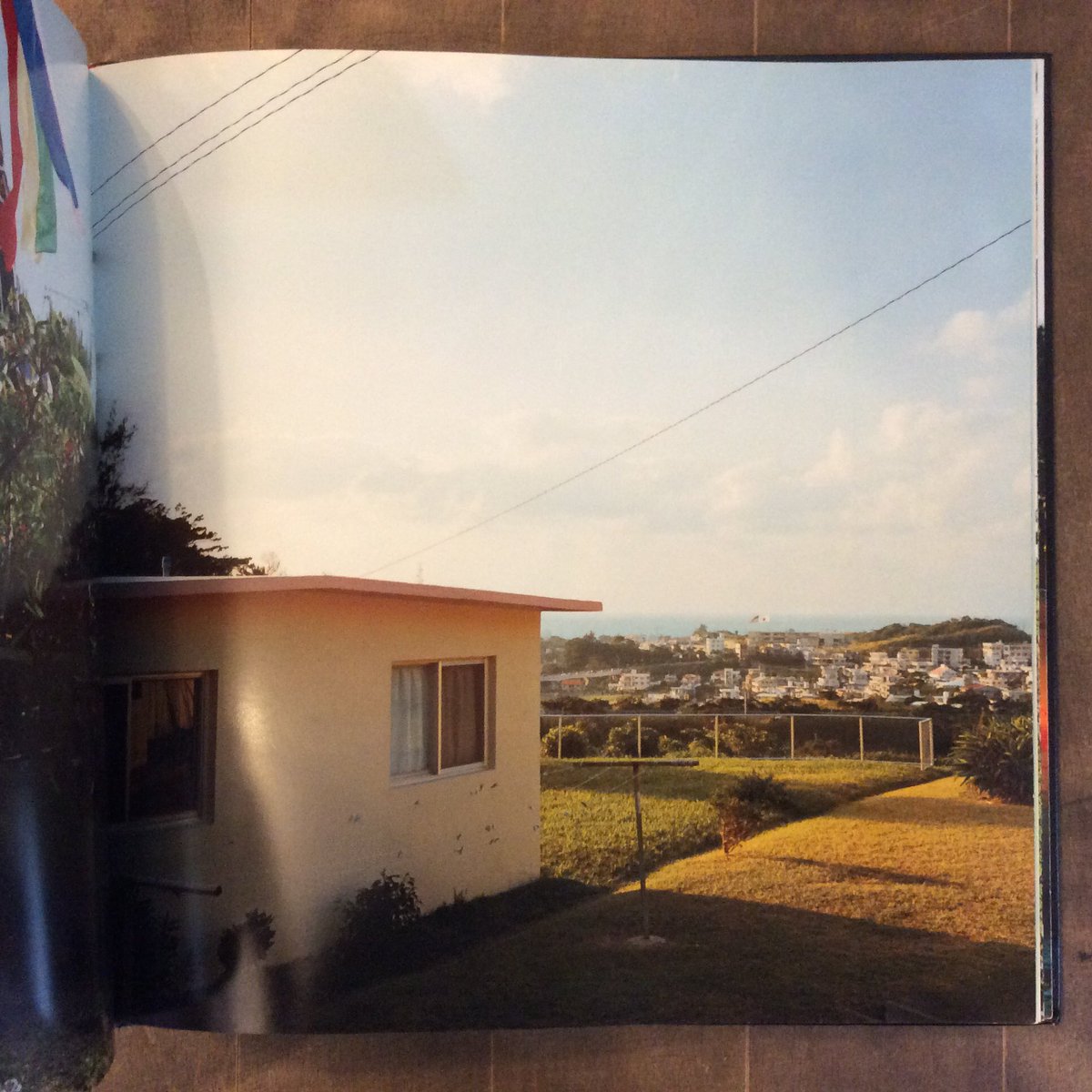 岡本尚文写真集『沖縄01 外人住宅』が入荷しました。「外人住宅」と