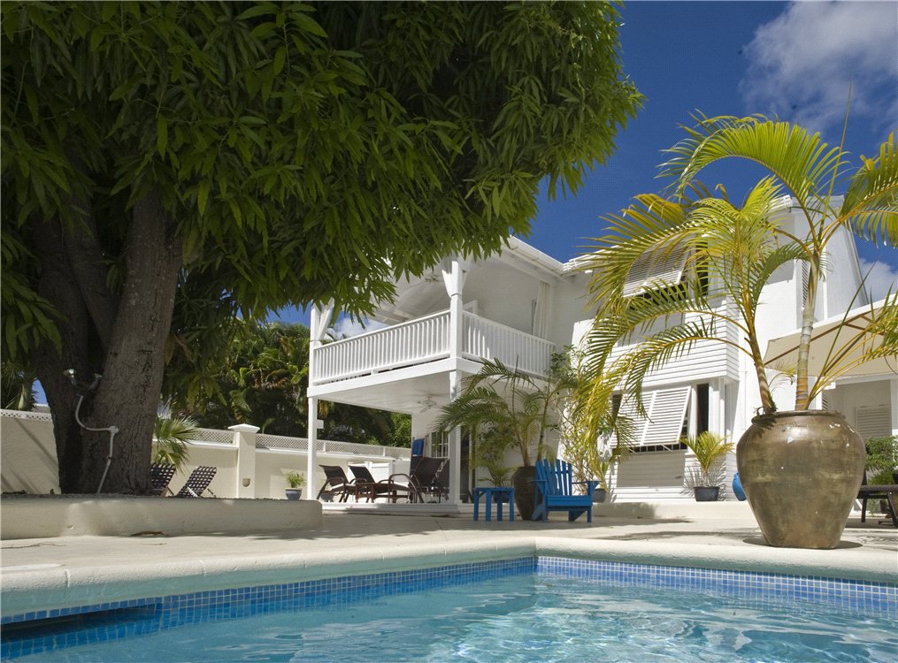 KFInternational's tweet photo. Elegantly furnished, 2-level townhouse in gated community sharing large pool and sun terrace for sale in #Barbados  https://t.co/c42vXoS6LZ https://t.co/9e5ZnaJtbF